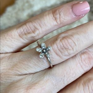 Pandora Dazzling Daisy ring